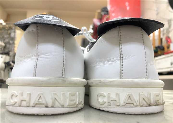 シャネルのスニーカーのカカト貼替え修理、4