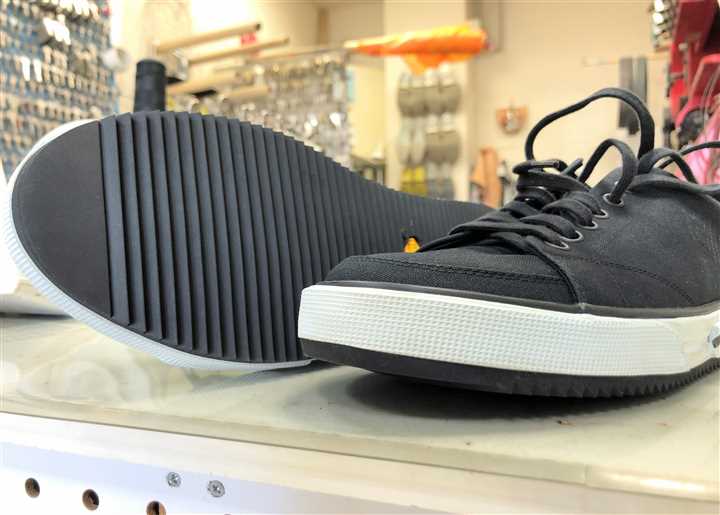 �o�����V�A�K�̃X�j�[�J�[�\�[���⋭�A3