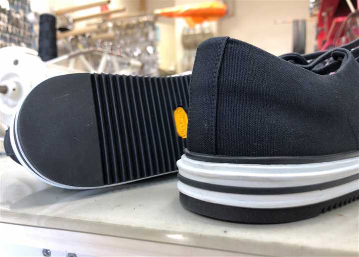 �o�����V�A�K�̃X�j�[�J�[�\�[���⋭�A4