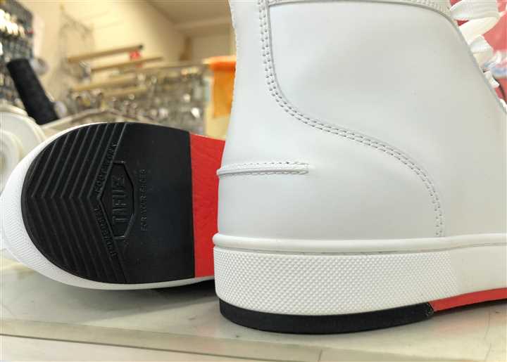 ルブタンのスニーカーソール補強、3