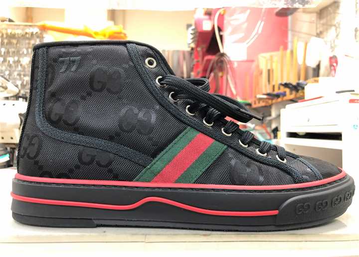 GUCCI�̃X�j�[�J�[�\�[���⋭�A4