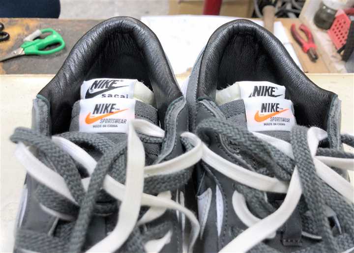 ナイキ×sacaiのコラボスニーカーのカカト修理、1