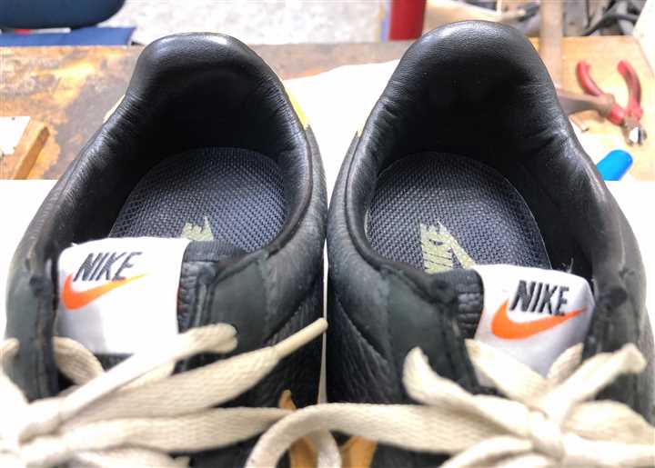 ナイキのスニーカーのカカト内側修理、1