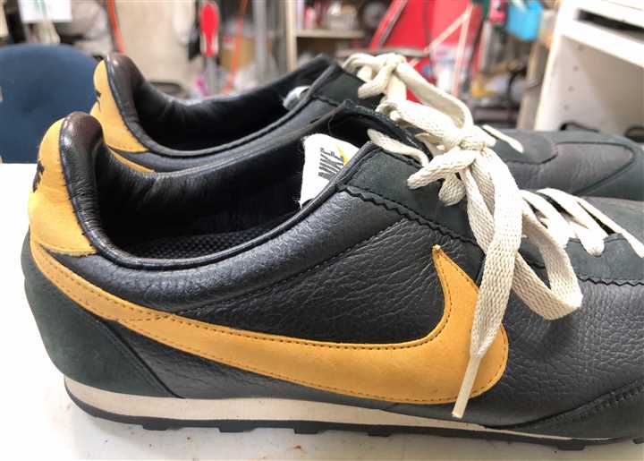 ナイキのスニーカーのカカト内側修理、3