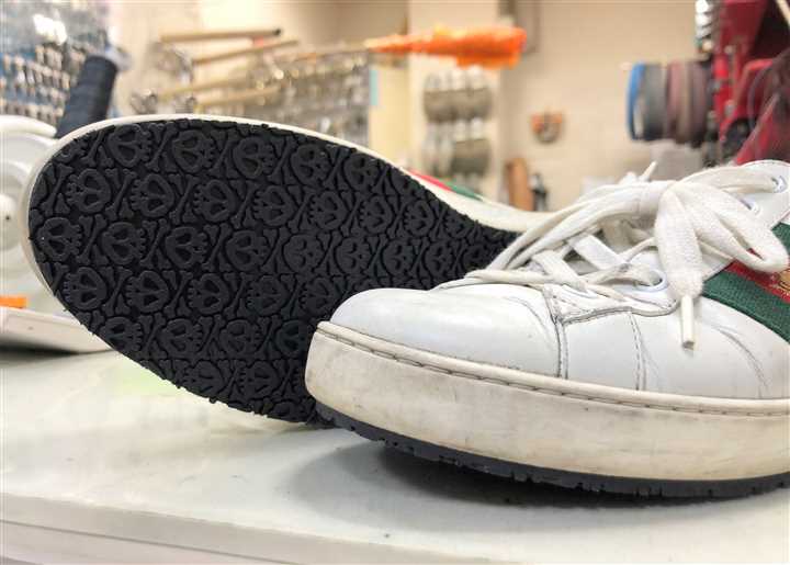 �J�J�g�̌��肷�����O�b�`�X�j�[�J�[�̏C���A3