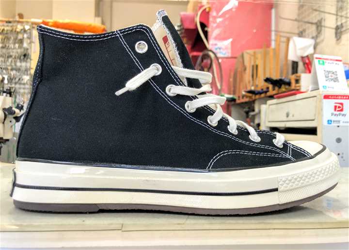 焦げ茶のゴムでCONVERSEをソール補強、4