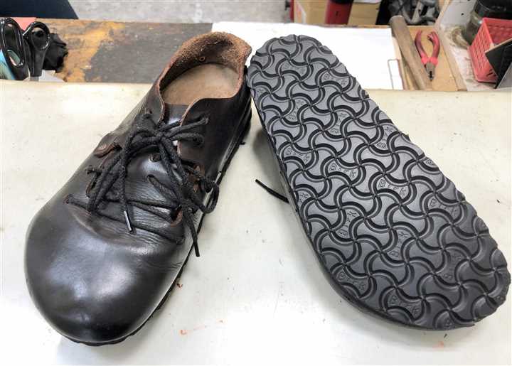 ビルケンのソール貼替え修理、1