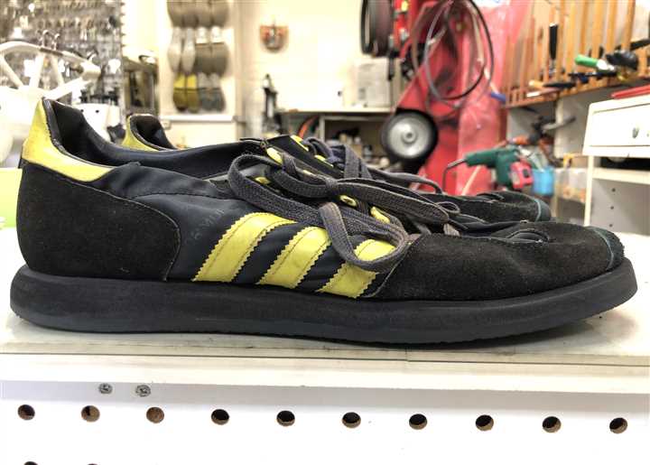 �A�f�B�_�X�̃X�j�[�J�[�I�[���\�[�������A4