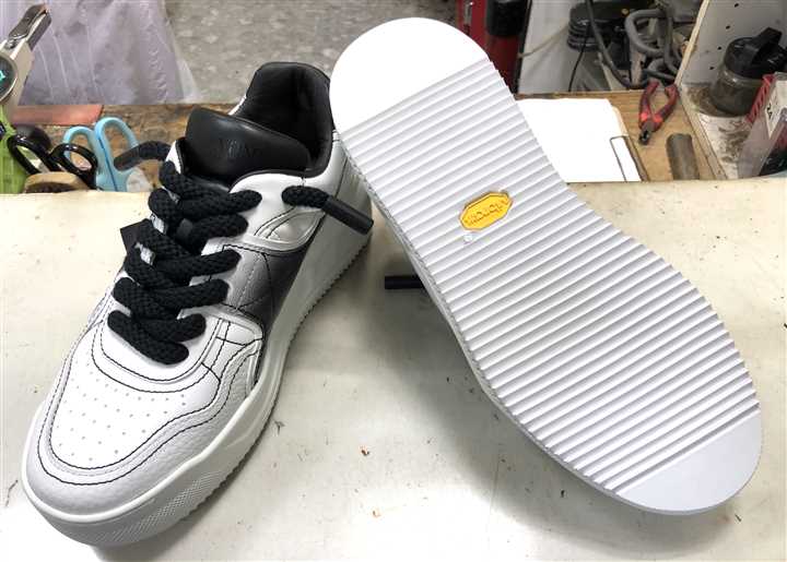 VALENTINO�̃X�j�[�J�[�\�[���⋭�A1