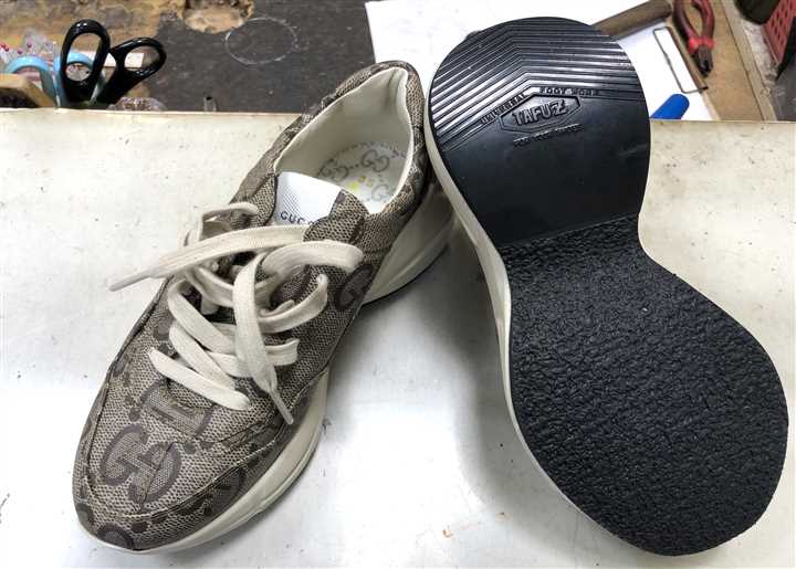 GUCCI�̃X�j�[�J�[�\�[���⋭�A1