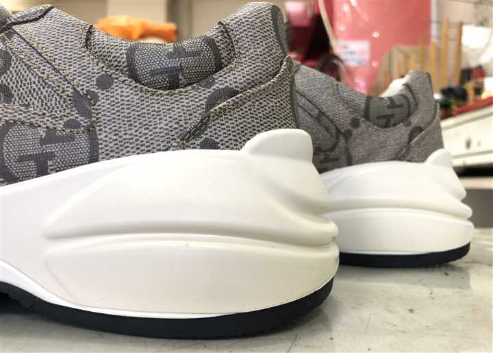 GUCCI�̃X�j�[�J�[�\�[���⋭�A3