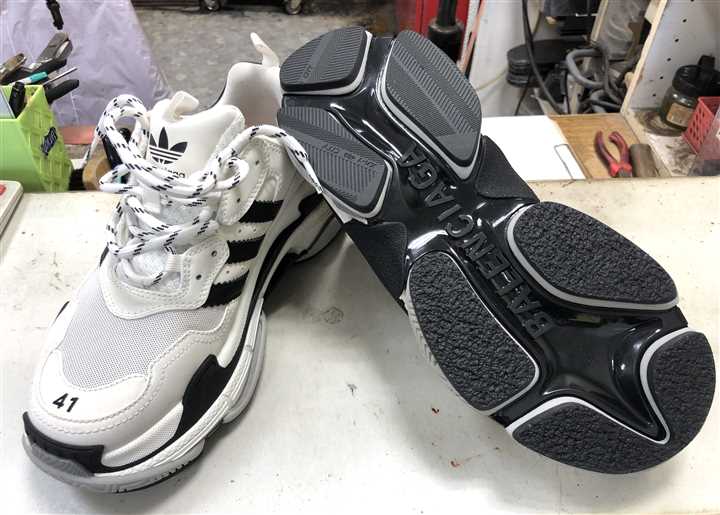 �yBALENCIAGA TRIPLE S�z�̃\�[���⋭�A1