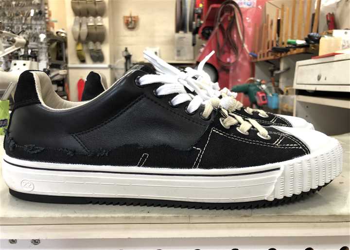 Margiela�̃X�j�[�J�[�\�[���⋭�C���A4