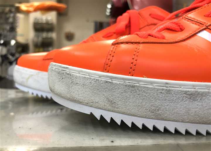 VALENTINO�̃X�j�[�J�[��ʂ��V���[�N�\�[���ŕ⋭�A2