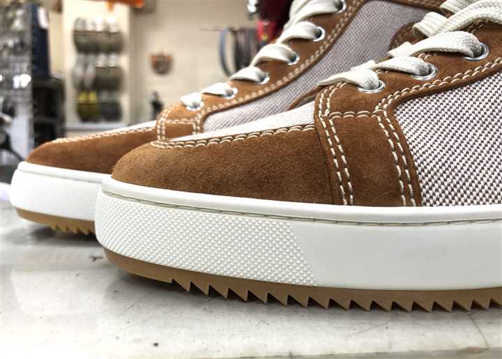 クリスチャンルブタンのスニーカーソール補強、2