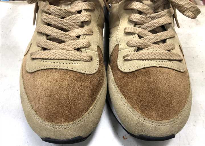 ナイキのスニーカーの甲メッシュの破れ穴あき修理、3