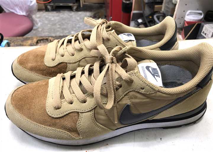 ナイキのスニーカーの甲メッシュの破れ穴あき修理、6