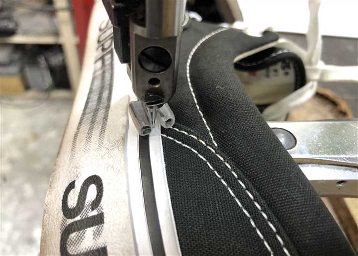 VANSのソール側面ステッチ修理、3