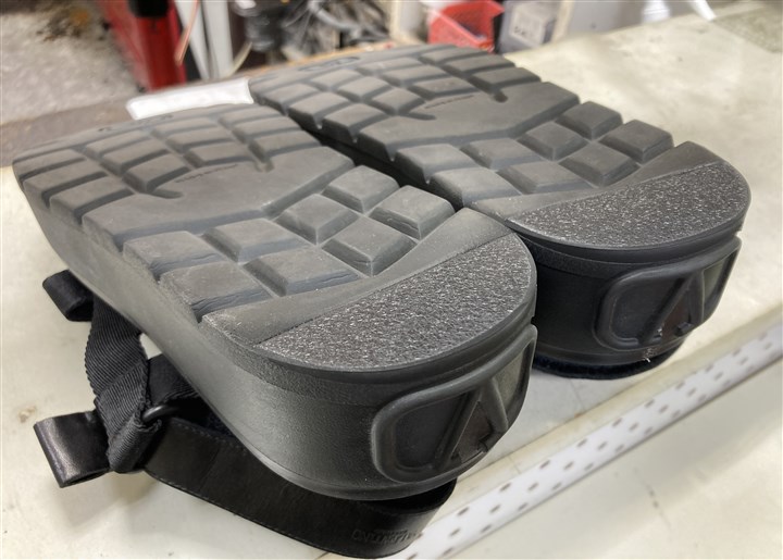 VALENTINO�̃T���_���̃J�J�g�C���A1