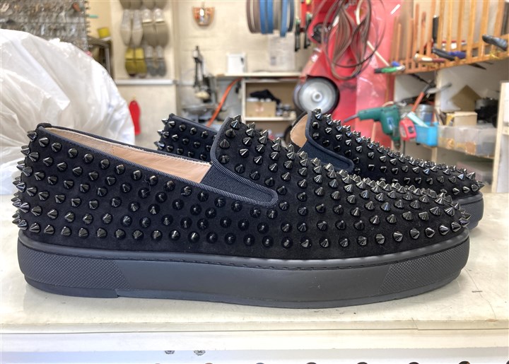 ルブタンのスニーカーソールを黒いゴムで補強修理、4