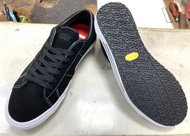 VANSのスニーカーの底をビブラムスカルソールで補強、1
