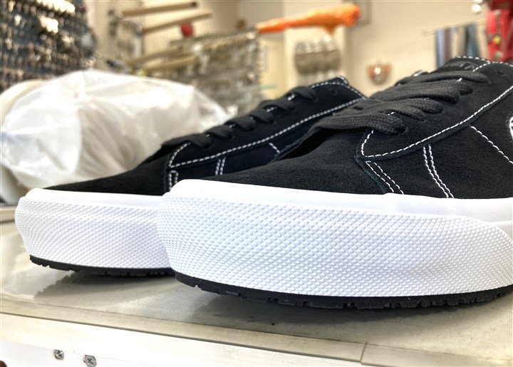 VANSのスニーカーの底をビブラムスカルソールで補強、2