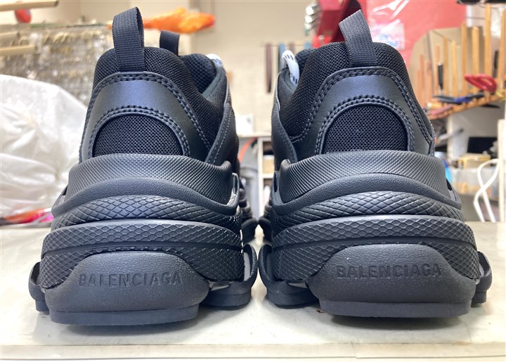 �o�����V�A�K�y�g���v��S�z�̃X�j�[�J�[�\�[���⋭�A4