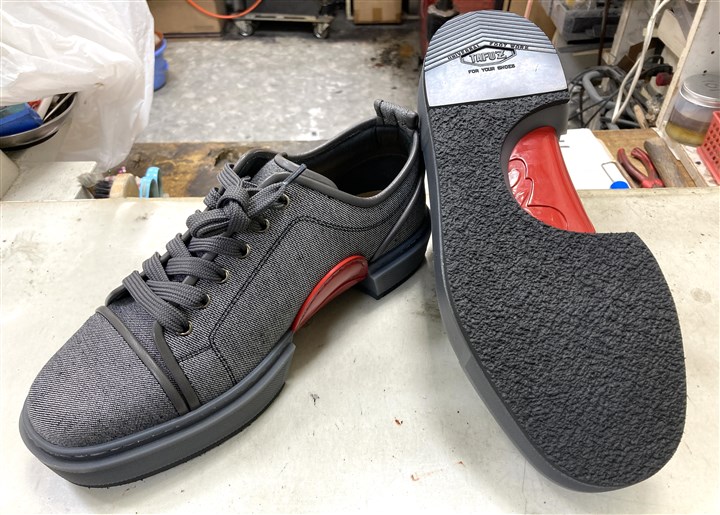 ルブタンのスニーカーのソール補強、1