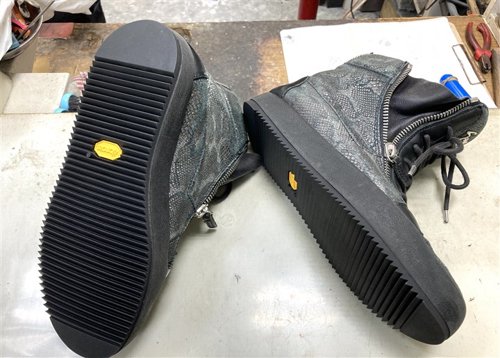 カカトの減りすぎたジュゼッペ・ザノッティのソール補強、2