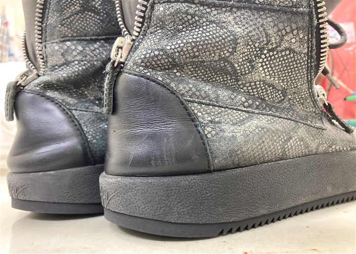 カカトの減りすぎたジュゼッペ・ザノッティのソール補強、3