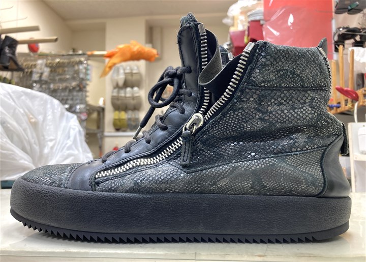 カカトの減りすぎたジュゼッペ・ザノッティのソール補強、4