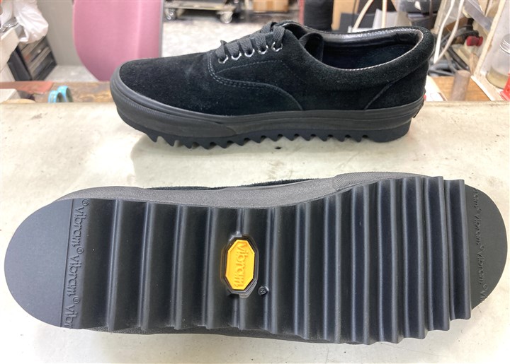 VANSの底を厚型シャークソールで補強、1