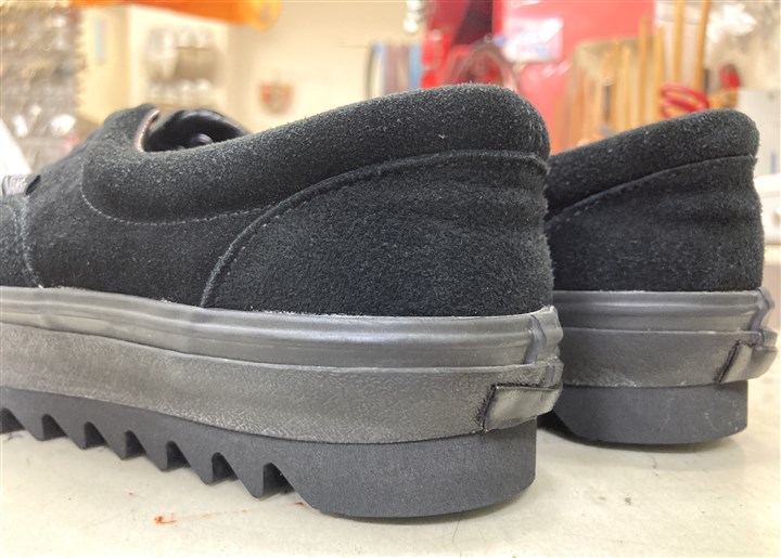VANSの底を厚型シャークソールで補強、3
