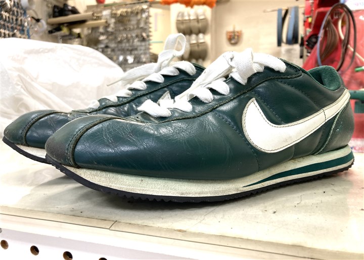 ナイキのスニーカーのソール貼替え修理、2