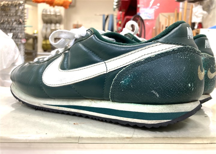 ナイキのスニーカーのソール貼替え修理、3