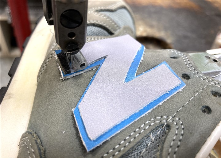 �j���[�o�����X1300�̏��񂾃T�C�hN�}�[�N�̏C���A2