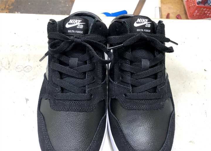 ナイキのスニーカーをサンダルに加工修理、1