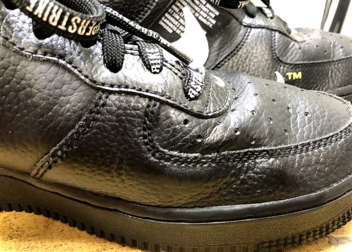 ナイキのスニーカーのホツレ縫直し修理、3