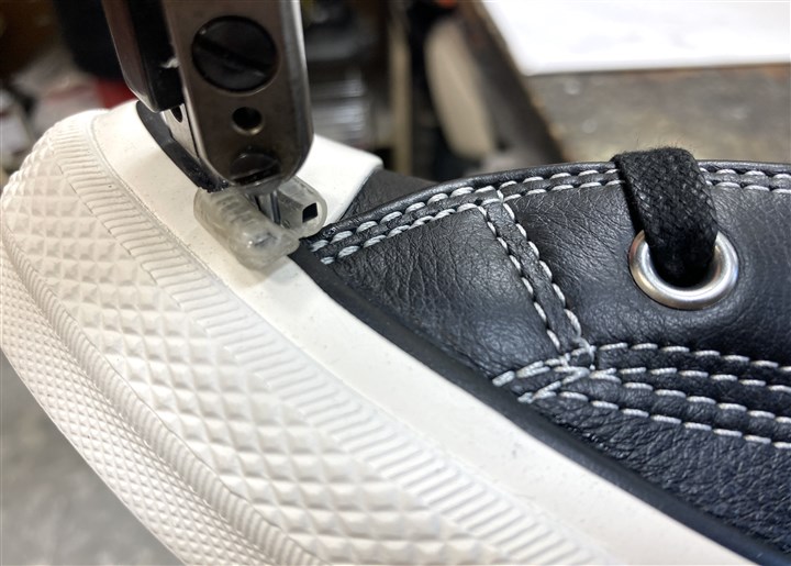 コンバースのスニーカーのソール側面剥がれ防止ステッチ修理、1