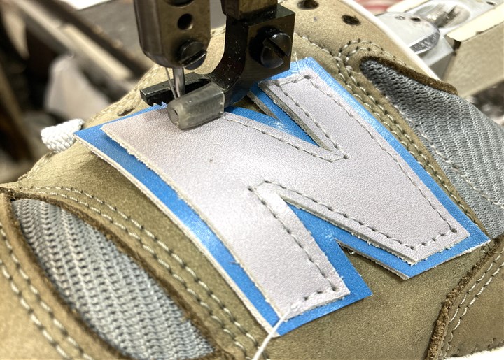 �j���[�o�����X1300�̃T�C�h�́uN�}�[�N�v�̌����C���A7