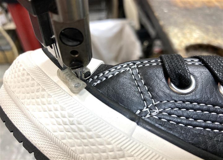 コンバースのソール側面の剥がれ予防のステッチ修理、2