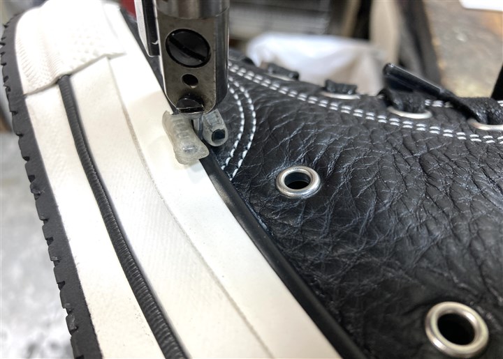 コンバースのソール側面の剥がれ予防のステッチ修理、3