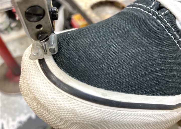 VANSオーセンティックのソール側面ステッチ修理、1