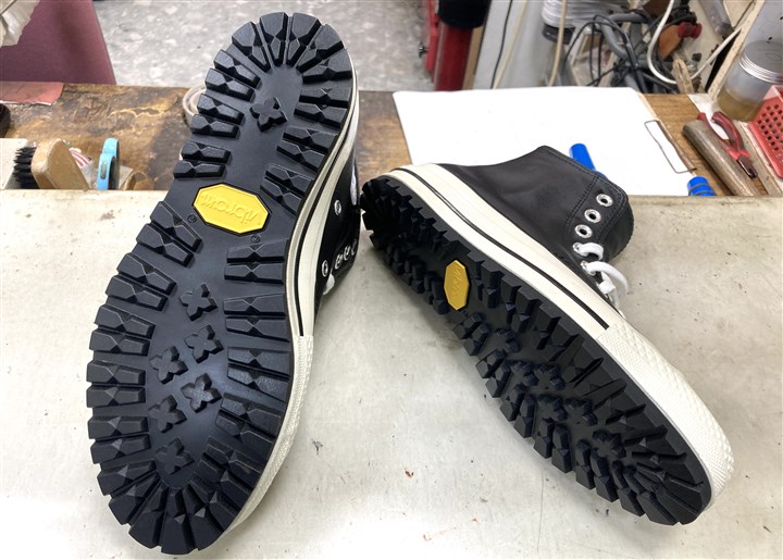 コンバースの底面をタンクソールでソール補強、1