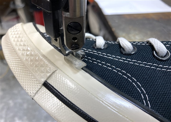 コンバースのソール側面の剥がれ予防ステッチ修理、2