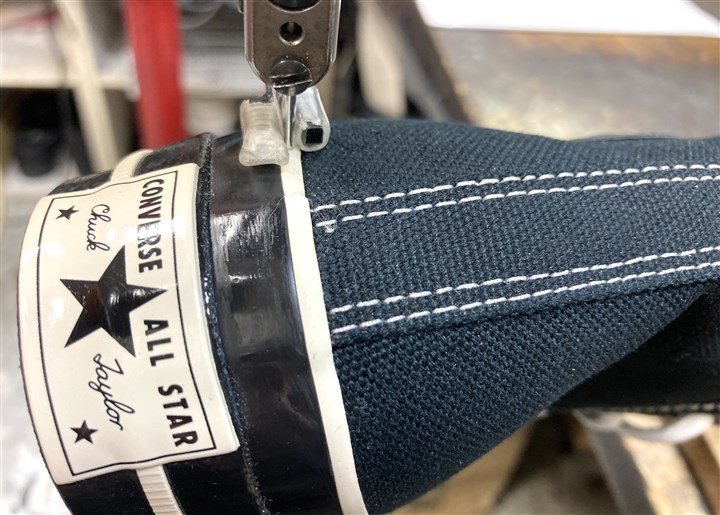 コンバースのソール側面の剥がれ予防ステッチ修理、3