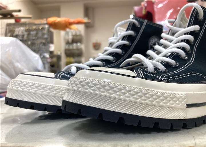 コンバースの底をタンクソールで補強修理、2