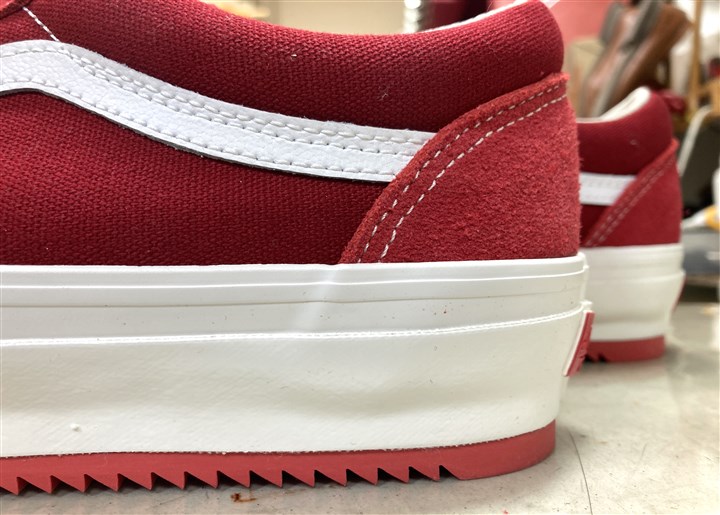 VANSのスニーカー底面をシャークソールレッドで補強修理、3