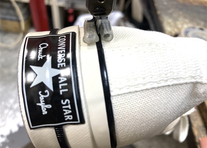 コンバースのソール剥がれ防止のミシンステッチ修理、4