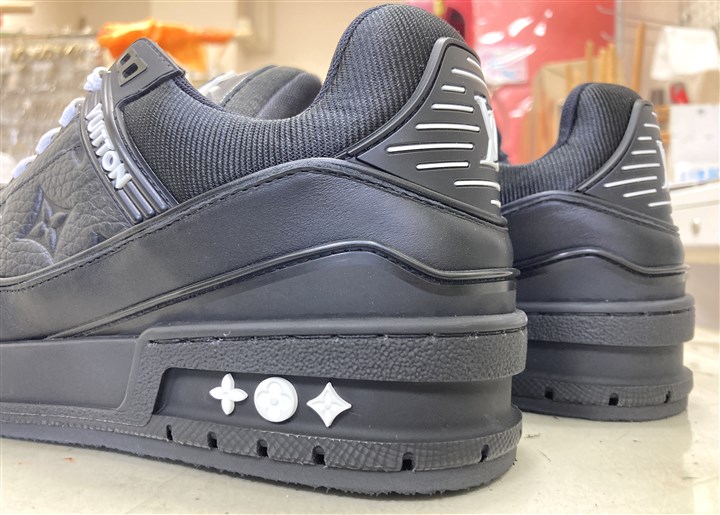 ���C���B�g���̃X�j�[�J�[�\�[���⋭�C���A3